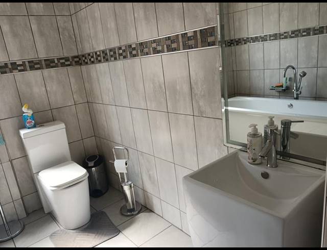 3 BEDROOM HOUSE FOR SALE IN ORLANDO WEST